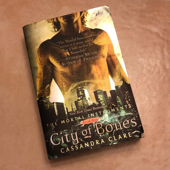 City of Bones The Mortal Instruments by Cassandra Clare - Picture 1 of 4